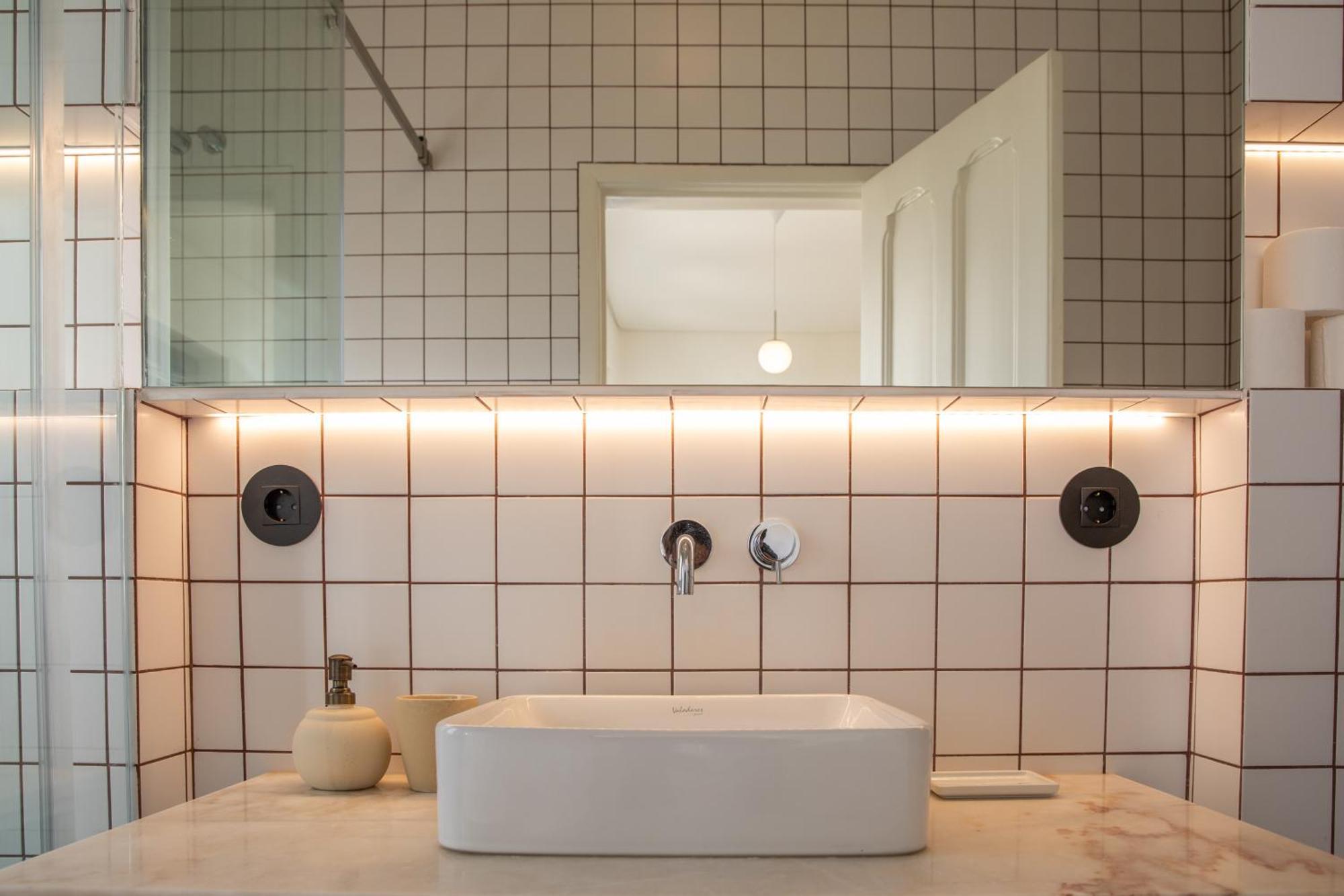 Alvalade 58 - Charming 2 Bedroom Apartment With Ac Near The Airport And City Center Lisbon Luaran gambar