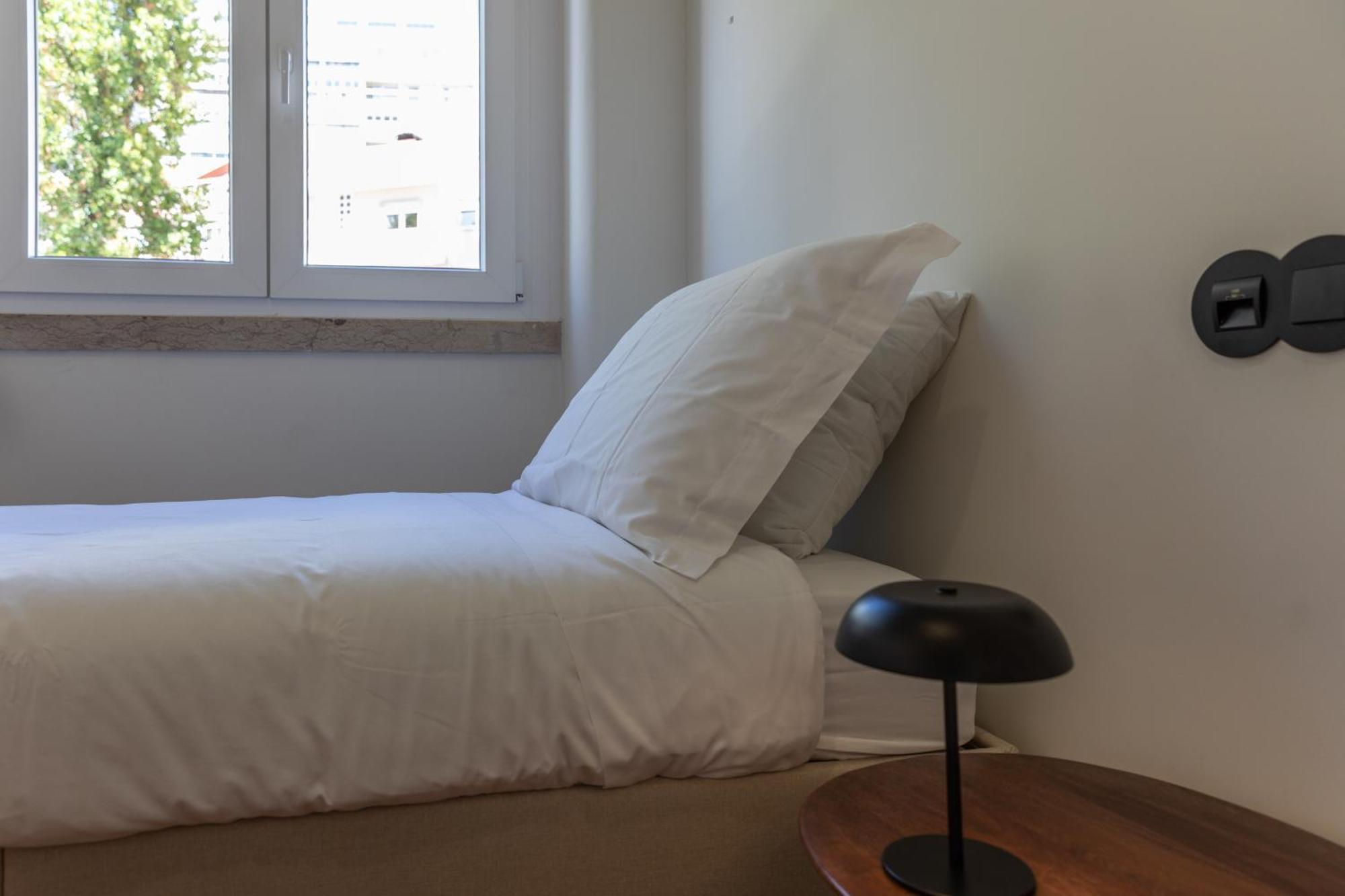 Alvalade 58 - Charming 2 Bedroom Apartment With Ac Near The Airport And City Center Lisbon Luaran gambar