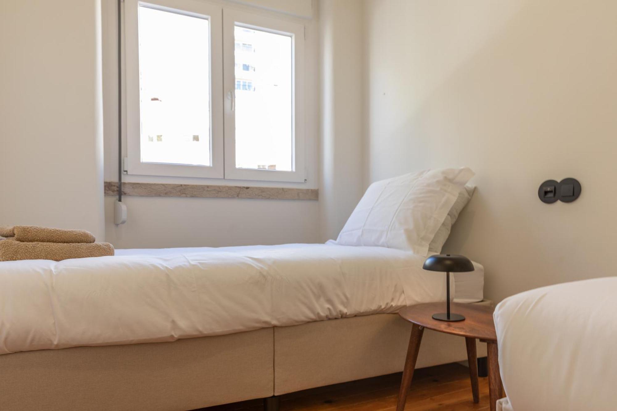 Alvalade 58 - Charming 2 Bedroom Apartment With Ac Near The Airport And City Center Lisbon Luaran gambar